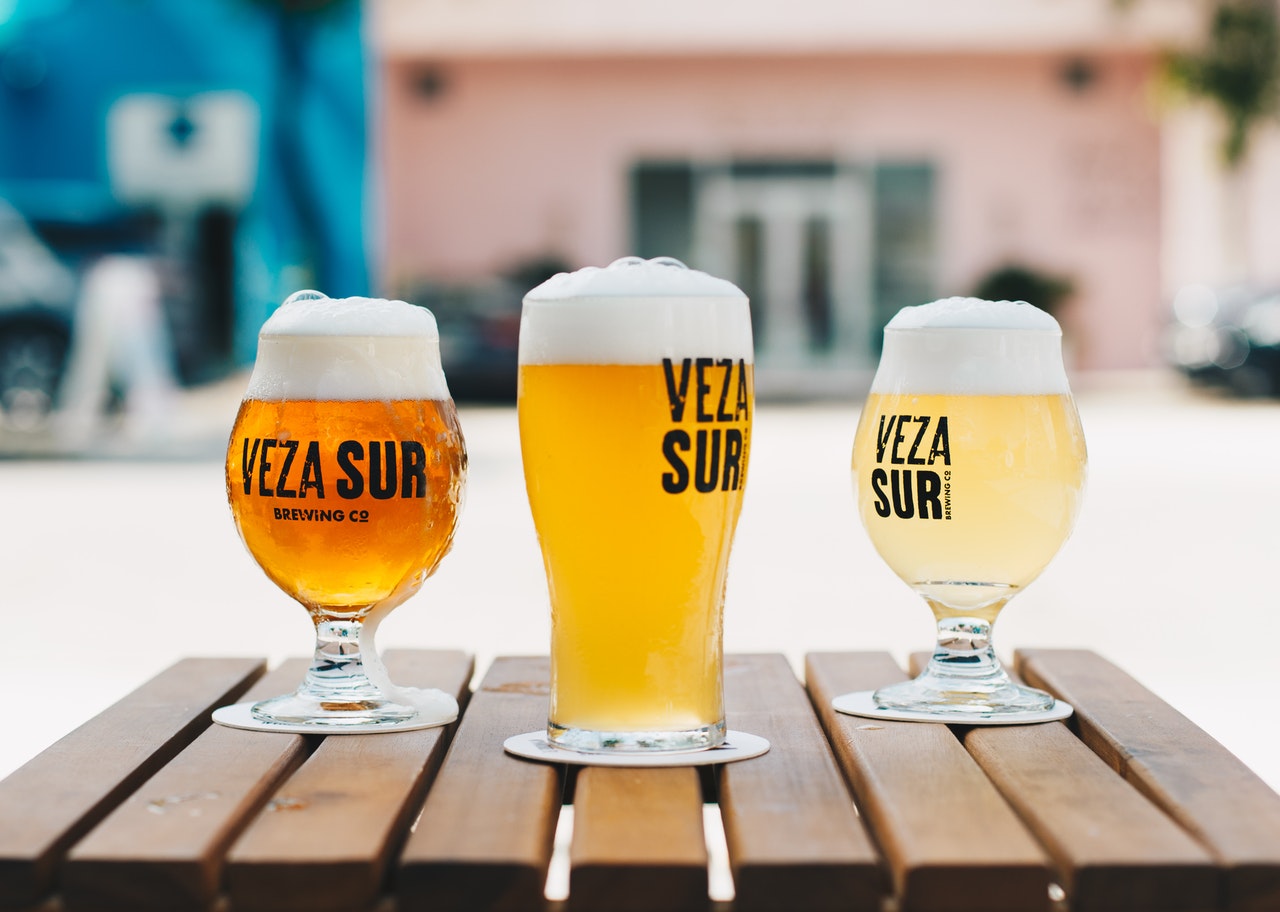 3種類のビールが並んでいる