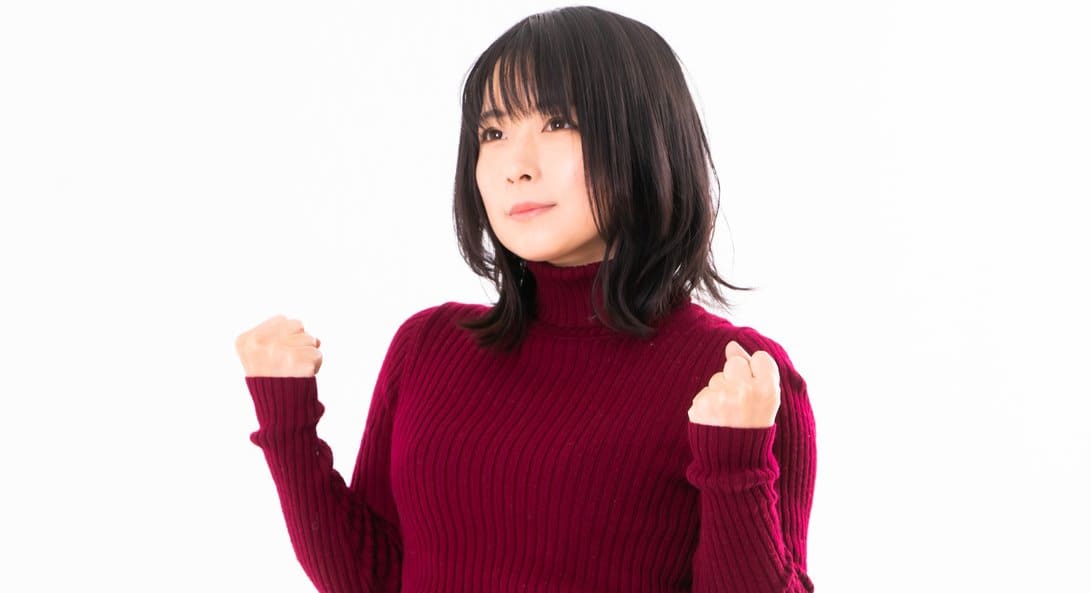 手応えがあってガッツポーズをする女性
