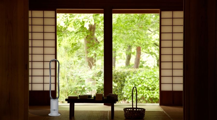 和風の部屋にダイソン扇風機AM07が置いてある